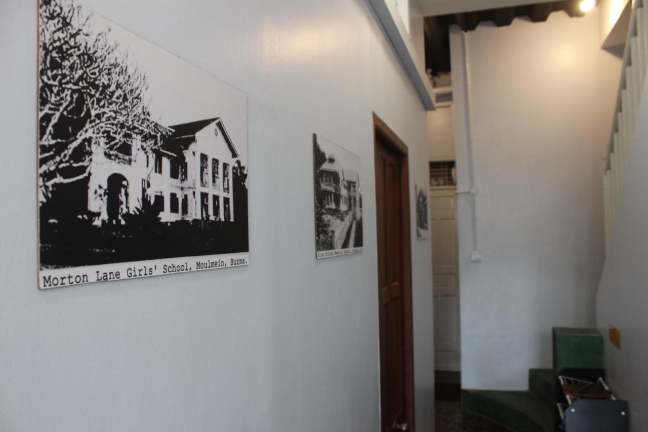 The Old Moulmein Hostel Buitenkant foto